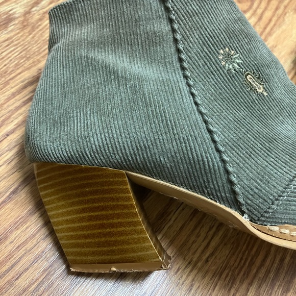 Y2K Sage Green Super Pointed Toe Corduroy Boots with Embroidery - Picture 6 of 6
